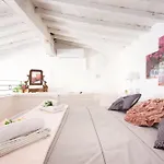 Loft Overlooking The Rooftops In Santa Croce